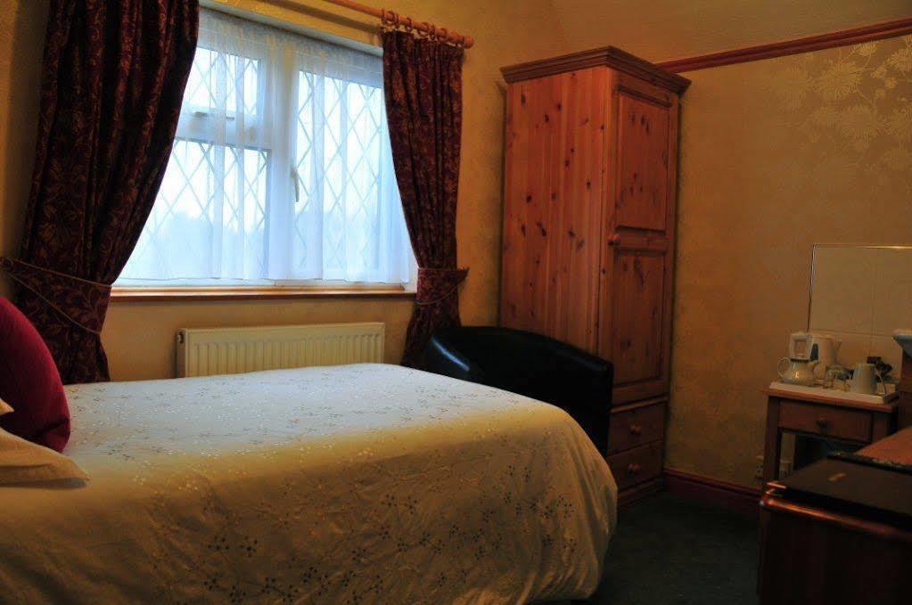 Tudor Cottage Bed & Breakfast Cambridge Exterior foto